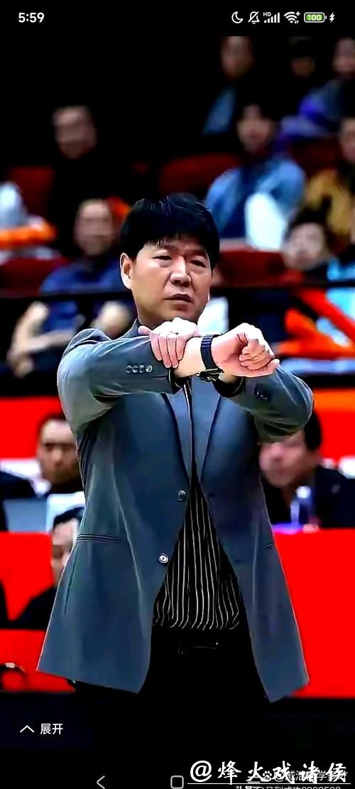 写在山东高速篮球和深圳篮球结束之后，从这场比赛可以看出，邱彪这个主教练真的没有什么战术思路，也不懂得针对球员特点制定有效策略